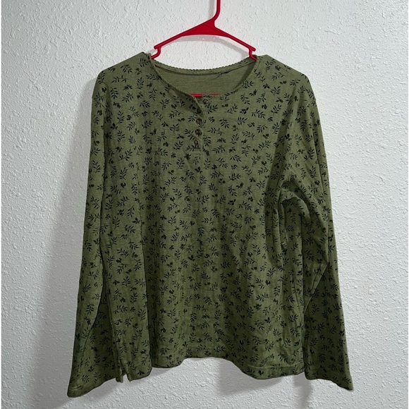 Tops - long sleeve green flower pattern blouse